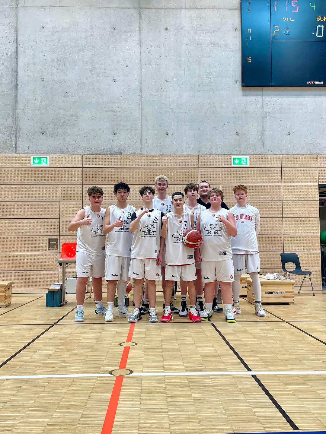 VfL Basketball Jugend-Team nach dem Sieg